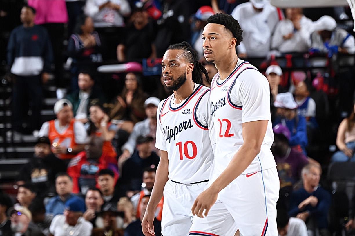 爱游戏登录入口-攻防两端的表现都很不理想，快船后场新援这是打不了硬仗吗？